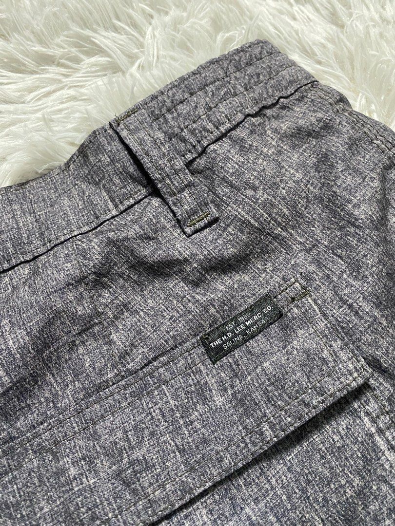 Lee Cargo Shorts (Category: Shorts) located in Calamba. Submitted by rummaged.ph (Listing ID 1408974119, Image 3). Description: MO57 Product Description Waist: 44” Length: 22.5” Leg opening: 14.5” Issue: NONE — 44” on tag Take Note! 📌 COLOR MAY VARY DUE TO LIGHTING. 📌 Want more detailed photos? DM us. 📌 Please manage your expectations as these items are thrifted DM us if you have any questions.