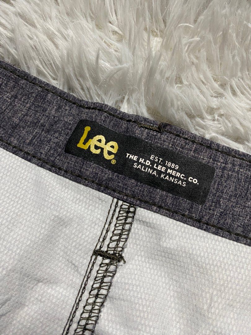 Lee Cargo Shorts (Category: Shorts) located in Calamba. Submitted by rummaged.ph (Listing ID 1408974119, Image 2). Description: MO57 Product Description Waist: 44” Length: 22.5” Leg opening: 14.5” Issue: NONE — 44” on tag Take Note! 📌 COLOR MAY VARY DUE TO LIGHTING. 📌 Want more detailed photos? DM us. 📌 Please manage your expectations as these items are thrifted DM us if you have any questions.