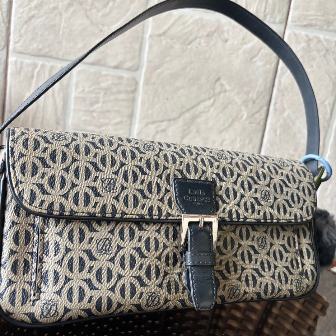 Louis Quatorze Paris Shoulder Bag (Category: Shoulder Bags) located in Pagsanjan. Submitted by jijithecat (Listing ID 1409017928, Image 2). Description: PLEASE MANAGE YOUR EXPECTATIONS THIS IS USED / PRELOVED !! Navy blue & cream color Malinis loob at labas 9.5/10 hardware Authentic Excellent condition.