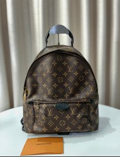 (Category: ) located in . Submitted by signature.goods (Listing ID 1408952733, Image 1). Description: .