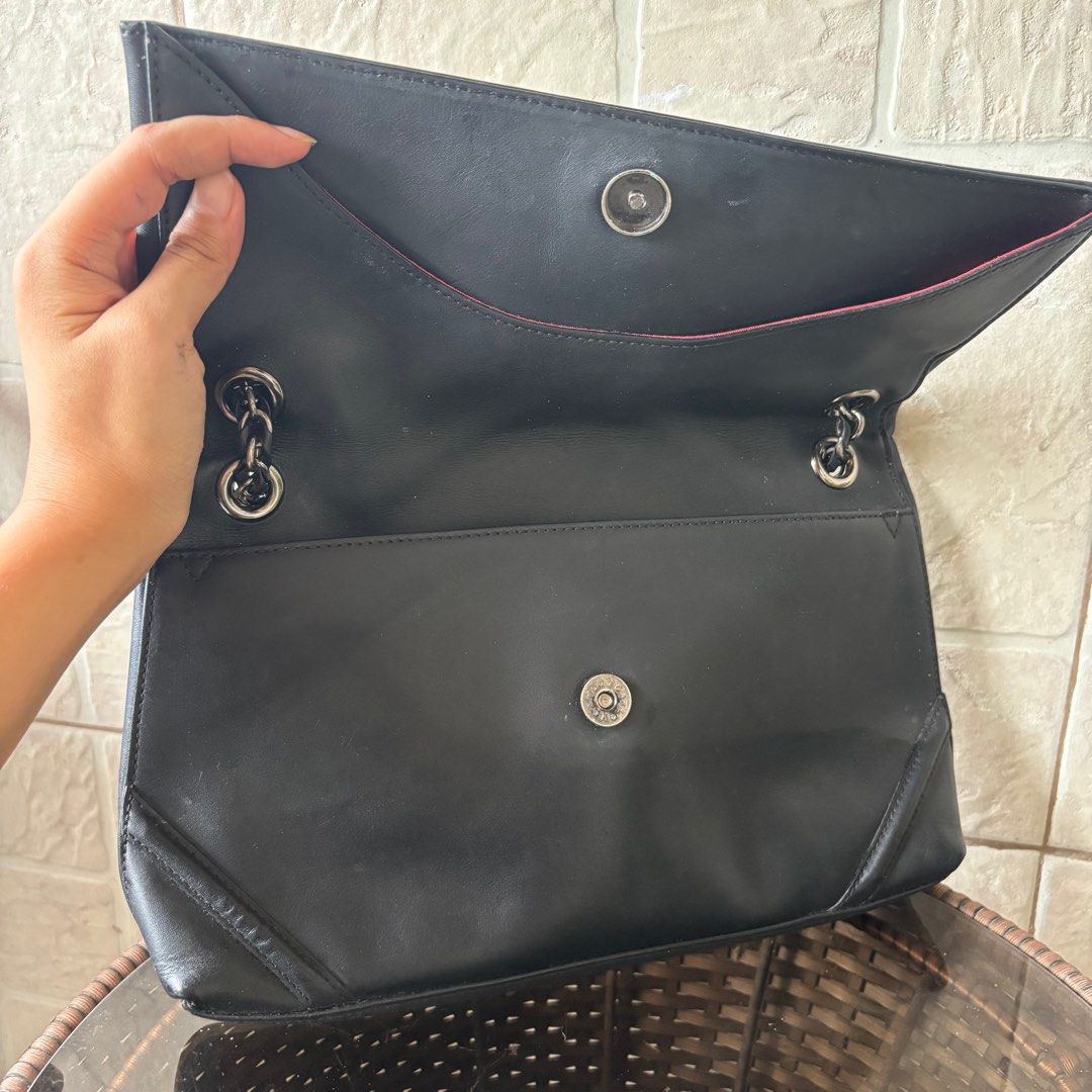 Lovcat Black Shoulder Bag with Chain Strap (Category: Shoulder Bags) located in Pagsanjan. Submitted by jijithecat (Listing ID 1409017365, Image 3). Description: PLEASE MANAGE YOUR EXPECTATIONS THIS IS USED / PRELOVED !! Authentic Good as new, need lang i leather conditioner. I can do that before shipping out. Gun metal hardwares 3 compartments .