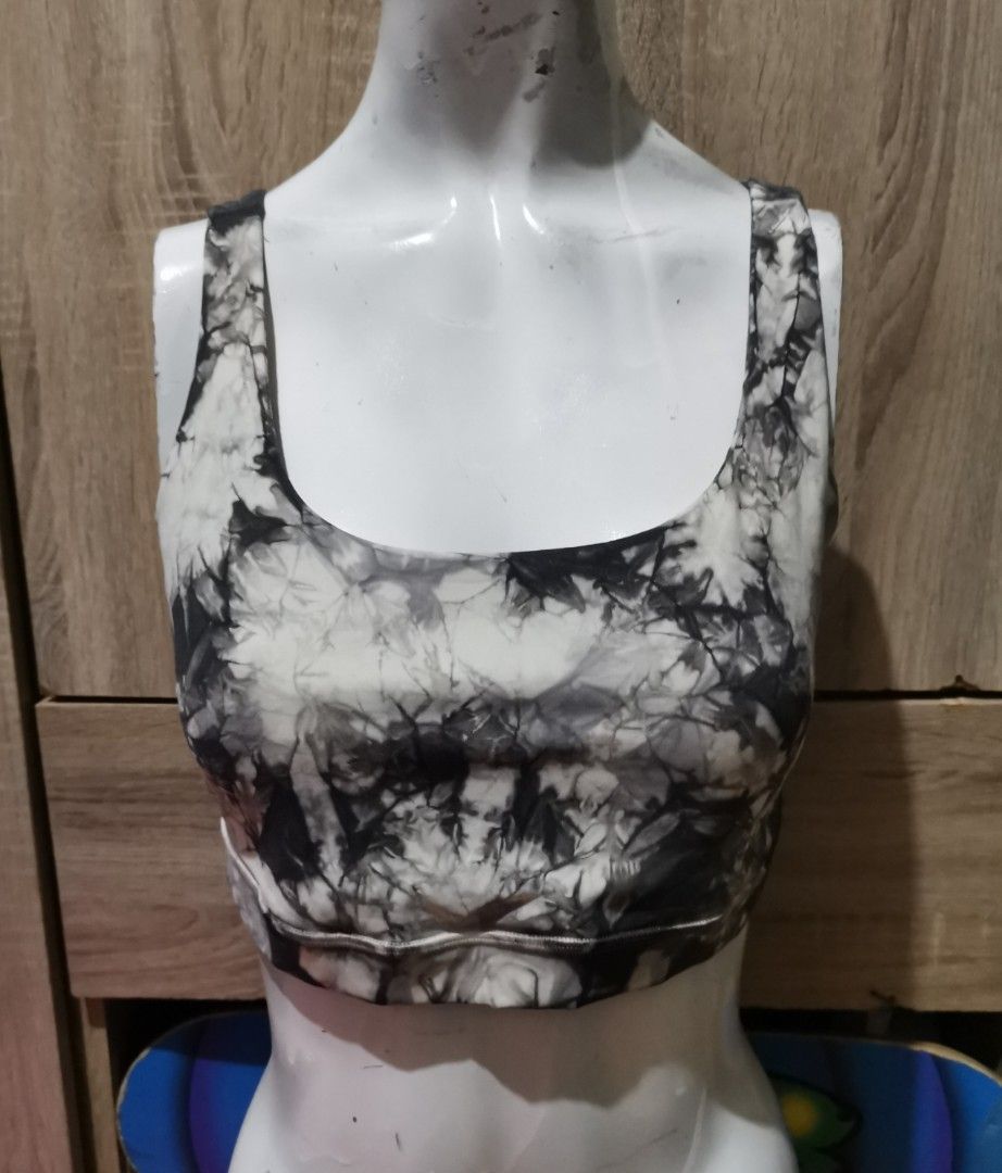 Lululemon energy bra shibori dot 8 (Category: Undergarments & Loungewear) located in San Pedro. Submitted by thriftersthrift (Listing ID 1409061719, Image 3). Description: Dot 8 with pads Good condition Already wash Color rate : 9. 5/10 🌵ALL ITEMS ARE FROM UKAY BALE SO MANAGE YOUR EXPECTATION 🌵 ASK SELLER FOR MORE INFORMATION COLOR MAY CHANGE TRU LIGHTING.
