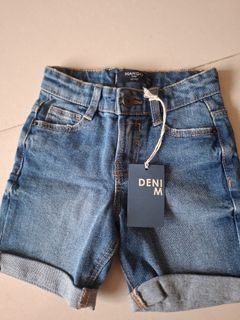(Category: ) located in . Submitted by wardrobe111 (Listing ID 1408897878, Image 1). Description: .