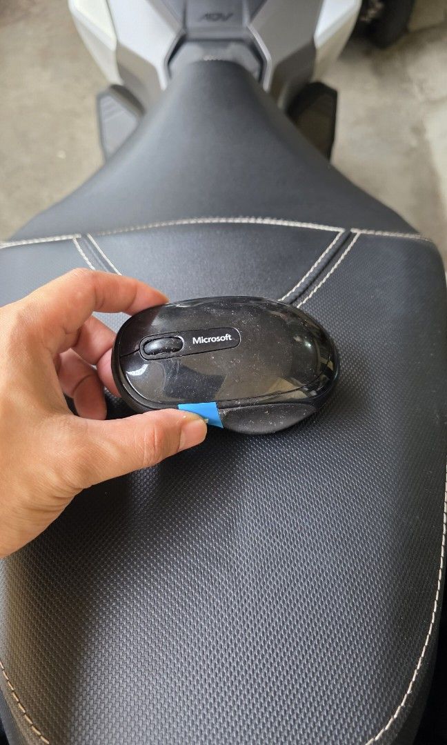 Microsoft comfort mouse (Category: Mouse & Mousepads) located in Valenzuela. Submitted by cbcsjr (Listing ID 1324379855, Image 2). Description: valenzuela city gen. t. DE leon near shell station can grab or lalamove at buyers cost. 1pc remaining.