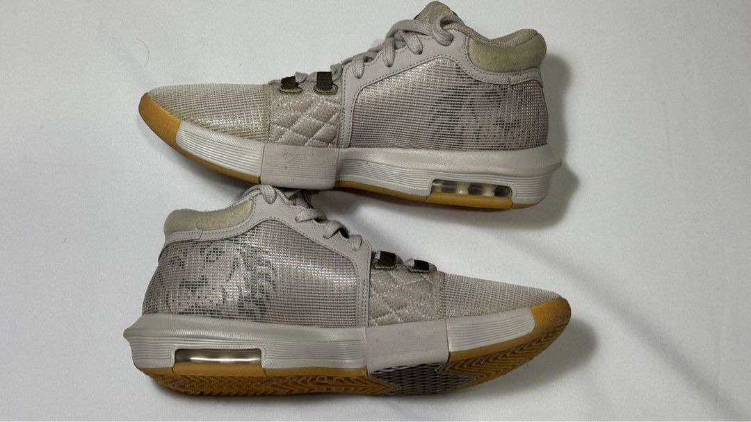 Nike LeBron Witness 8 EP (Category: Sneakers) located in Cainta. Submitted by drmp_9693 (Listing ID 1408975998, Image 2). Description: - Colour Shown: Light Iron Ore/Sail/Gum Light Brown/Medium Olive - Preloved - Size : 11 (US) - As is. Need lang labhan pero okay pa yung dikit, insole, outsole. May stains lang as shown sa picture. - slightly negotiable. - used like 5 times .
