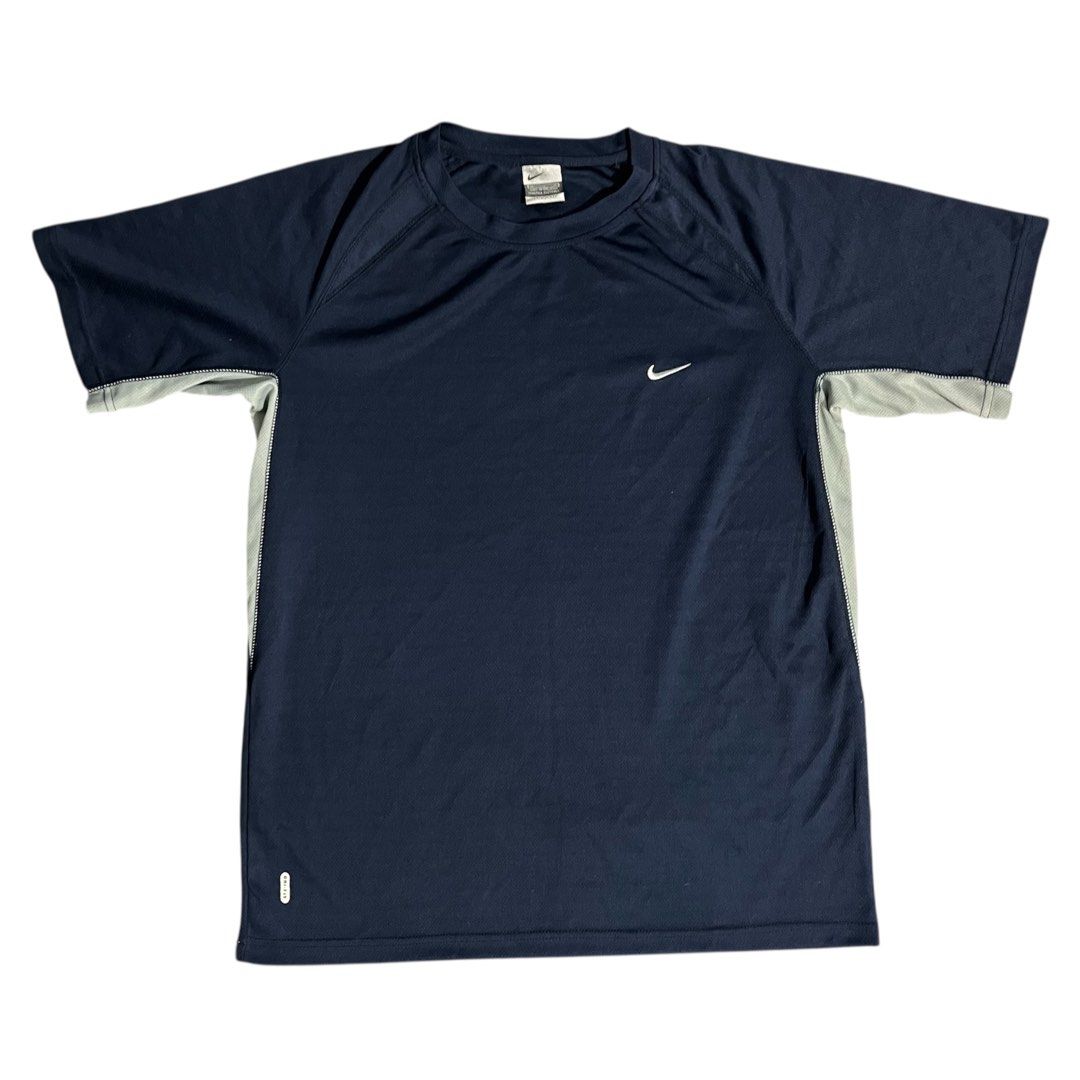 NIKE SIDE SWOOSH (Category: Tshirts & Polo Shirts ) located in Manila. Submitted by gotstar (Listing ID 1409039977, Image 1). Description: NIKE Y2K DRI FIT ~ Size Medium on tag Dimensions• Width: 22 Length: 28 ~ Excellent Condition Issue: 🚫 9/10 Overall Condition ~ ₱600 ~ Price does not include shipping fee Check details before buying Color may vary due to lightning.