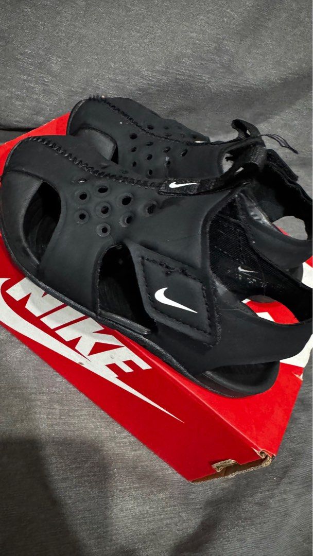Nike Sunray (Category: Babies & Kids Fashion) located in Marikina City. Submitted by gisellexx (Listing ID 1409013842, Image 3). Description: Nike sunray 8c.