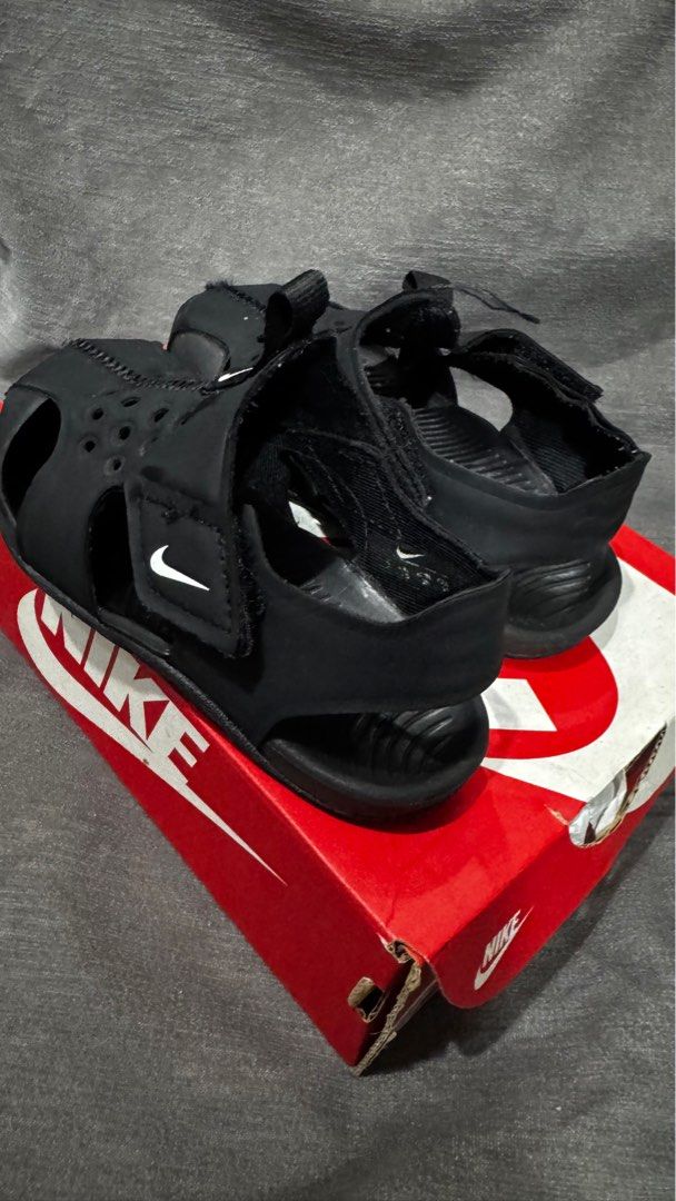 Nike Sunray (Category: Babies & Kids Fashion) located in Marikina City. Submitted by gisellexx (Listing ID 1409013842, Image 2). Description: Nike sunray 8c.