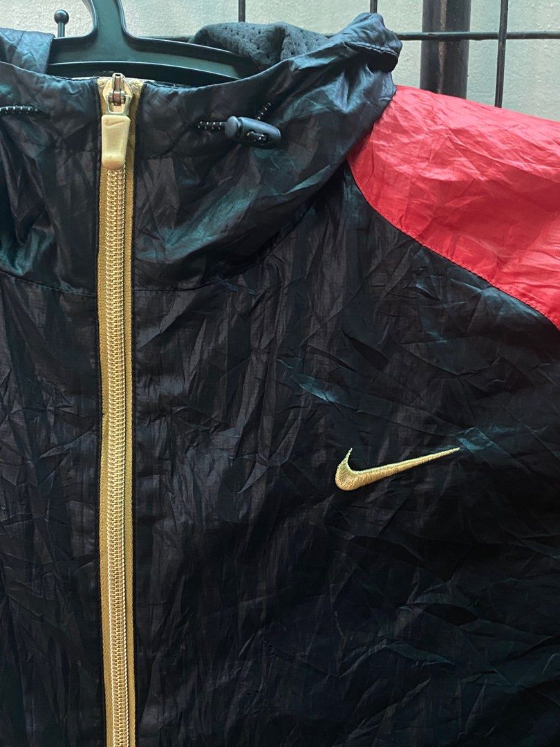 Nike Techfleece Windbreaker Jacket (Category: Coats, Jackets and Outerwear) located in Bulacan. Submitted by vckssn (Listing ID 1408983446, Image 3). Description: last price already! need funds lang dimensions: 22 width 26 length best fit large lightweight complete tags no issue color rate: 9.5/10 .