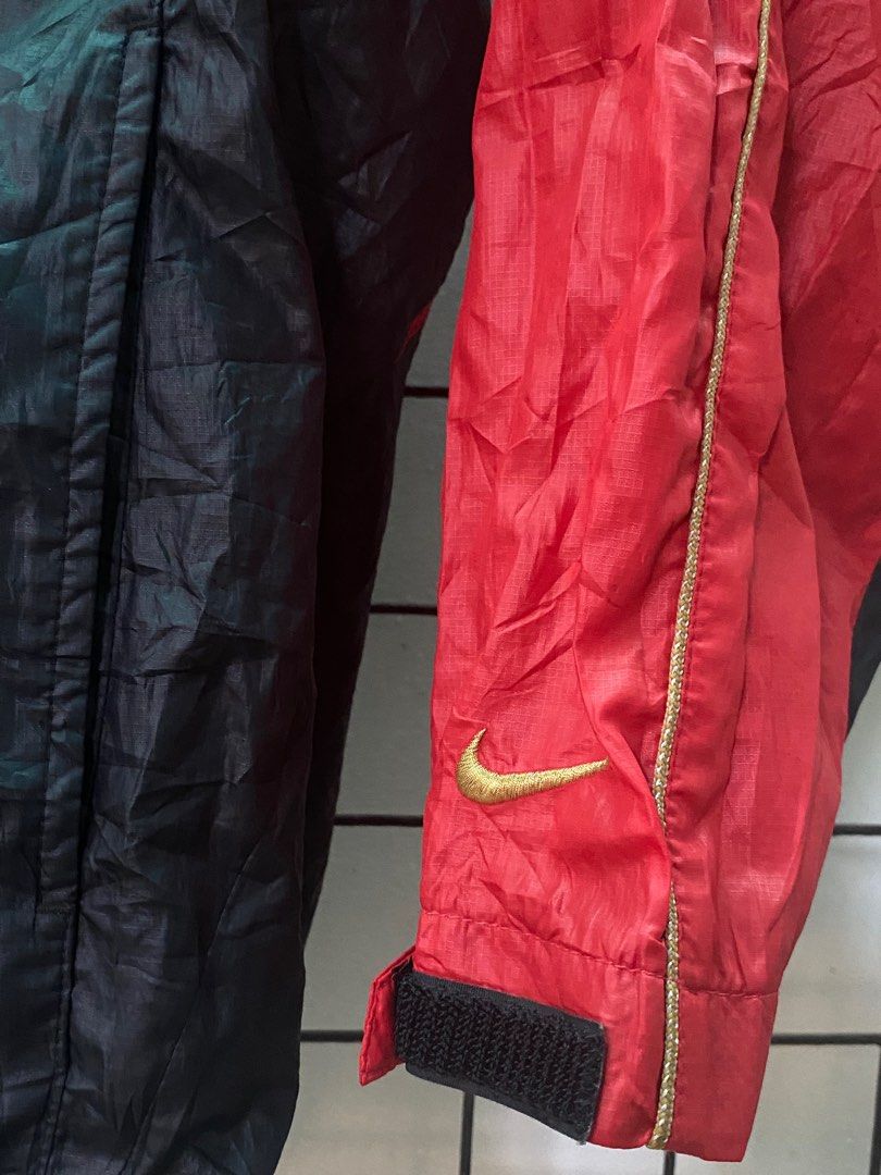 Nike Techfleece Windbreaker Jacket (Category: Coats, Jackets and Outerwear) located in Bulacan. Submitted by vckssn (Listing ID 1408983446, Image 2). Description: last price already! need funds lang dimensions: 22 width 26 length best fit large lightweight complete tags no issue color rate: 9.5/10 .