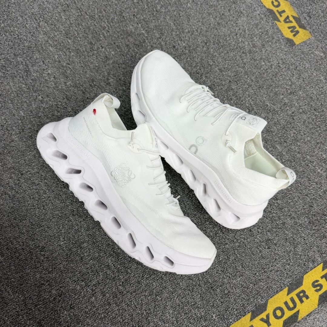 Oncloud Tilt Loewe All White (Category: Sneakers) located in Manila. Submitted by soledout_kicks (Listing ID 1408929550, Image 1). Description: ONCLOUD X LOEWE CLOUDTILT SAND Available Sizes: 41/42/43/44/45 Guaranteed Quality | Actual Photos as Posted👌 WE ACCEPT WHOLESALE & BULK ORDERS (May GC po) 📩 Same Day Delivery (Lalamove) || Nationwide Delivery (Flash Express) ‼️PM for Orders & Inquiries‼️ Follow Our Page: SOLED OUT KICKS.