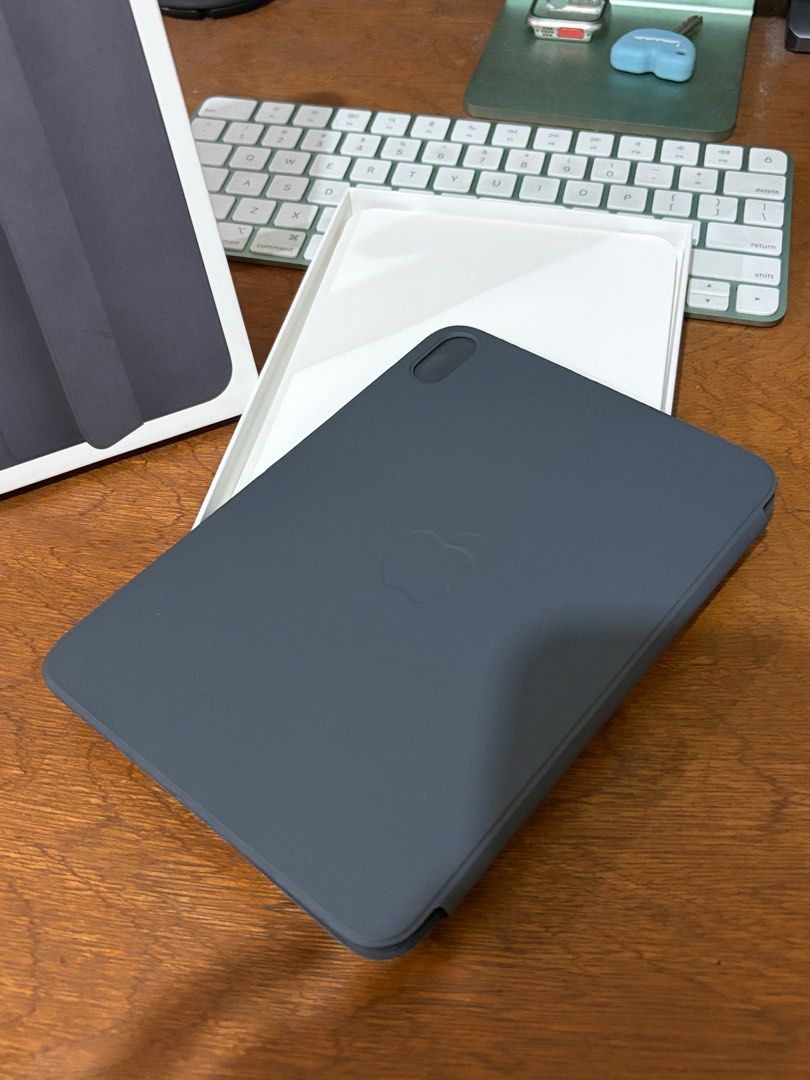 Original Apple Smart Folio Case for iPad Mini 6 / 7 (A17 Pro) Mini 6th / 7th generation (Category: Cases & Sleeves) located in Manila. Submitted by razelysonn (Listing ID 1409015631, Image 3). Description: FIXED PRICE - cleaned it already, some smudges lang but still look new :) Location: Binondo.