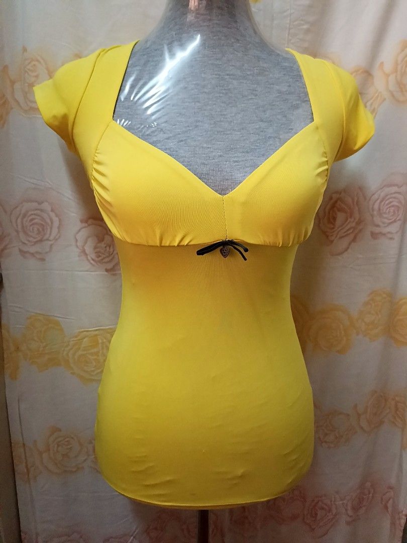 Original Seductions Yellow Fitted Open-Back Top XS (Like New) (Category: Blouses) located in Kawit. Submitted by blendz1968 (Listing ID 1408948362, Image 1). Description: Original Seductions Yellow Fitted Top with Bow Detail Brand: Seductions (mid-range, mall brand) Condition: Like new Size: XS (can move slower than M/L, but attracts fitted-top buyers) Color: Vibrant yellow Fabric: Stretchable with comfortable wear (88% Polyester / 12% Spandex) D