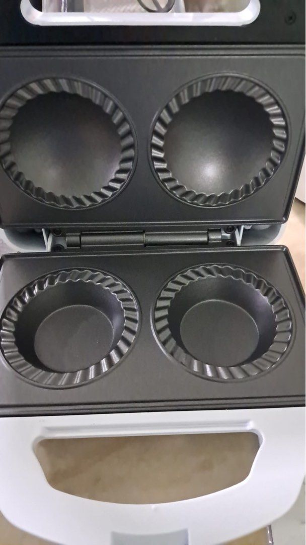 Pie maker (Category: Cookware & Accessories) located in Singapore. Submitted by mycloset (Listing ID 1408955486, Image 2). Description: .
