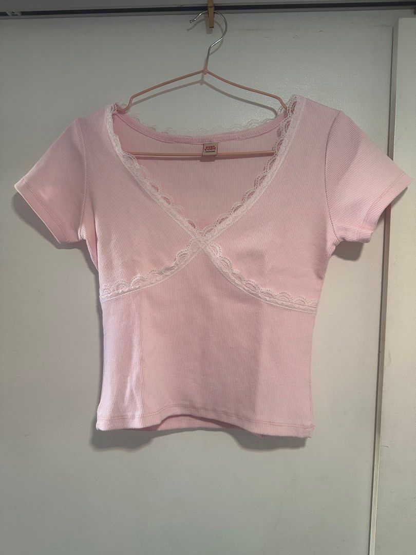 pink lace knitted top (Category: Shirts) located in Quezon City. Submitted by pur6ing (Listing ID 1408960523, Image 1). Description: - open for nego - rfs: not my style pala - used once - size medium.