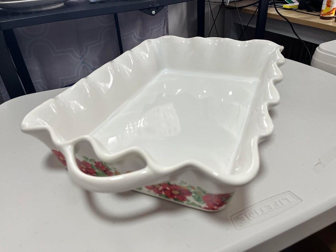 PIONEER WOMAN Baking Dish (Category: Other Kitchenware & Tableware) located in San Mateo. Submitted by ymgero (Listing ID 1409039860, Image 3). Description: Brandnew No hairlines but with dots as seen on last pic I also have2 pioneerwoman small dish. If you get both I'll give it 2k for all.