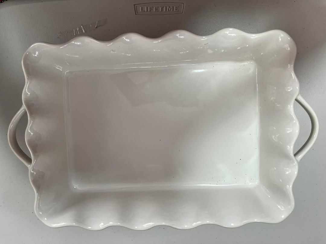 PIONEER WOMAN Baking Dish (Category: Other Kitchenware & Tableware) located in San Mateo. Submitted by ymgero (Listing ID 1409039860, Image 2). Description: Brandnew No hairlines but with dots as seen on last pic I also have2 pioneerwoman small dish. If you get both I'll give it 2k for all.