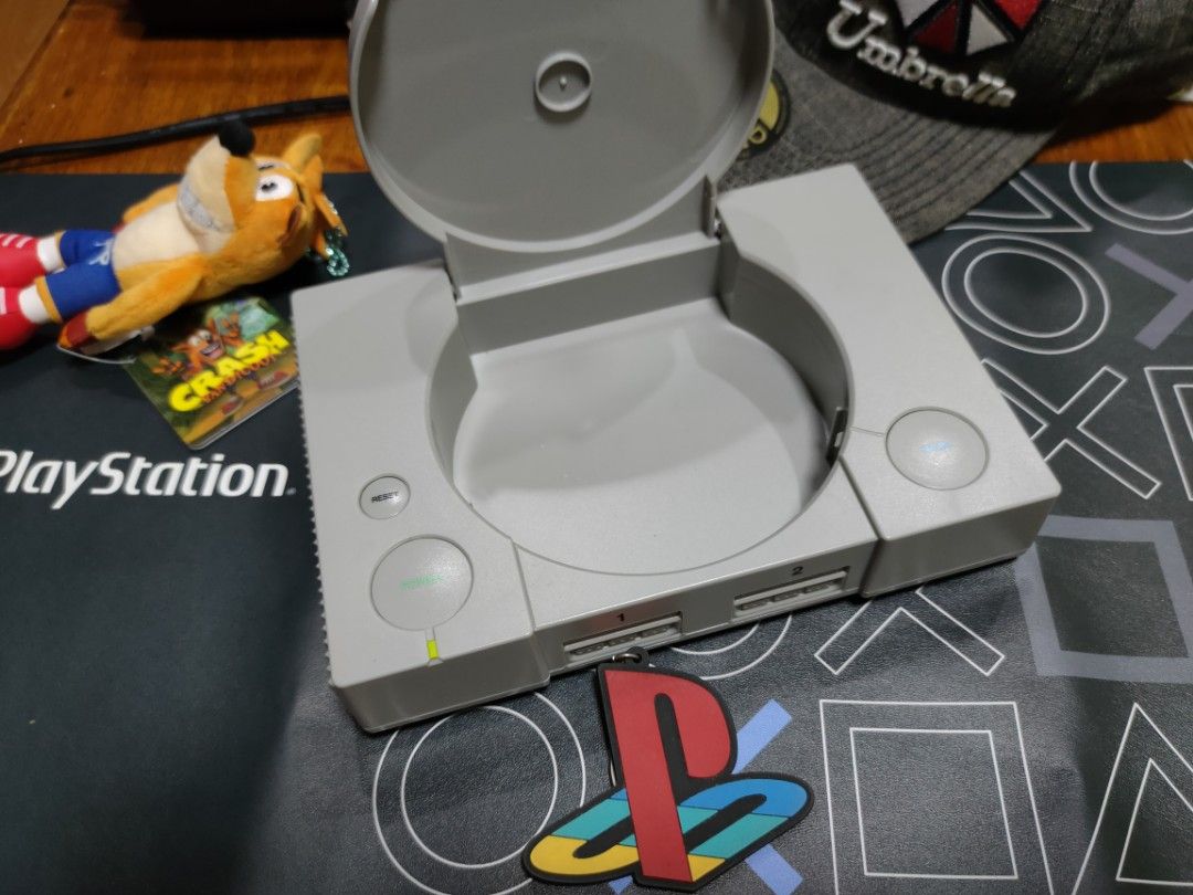 Playstation 1 Ichiban Kuji (Category: PlayStation) located in Manila. Submitted by kikim012 (Listing ID 1409037583, Image 3). Description: Playstation 1 Ichiban Kuji condition: 7/10 may gasgas sa bandang cover for display only, di po ito PS1 na sinasaksak sa T.V., pwede lagyan ng kahit ano sa loob. Location: CAGAYAN DE ORO CITY (MINDANAO) Shipping: LBC CASH ON DELIVERY / PICKUP.