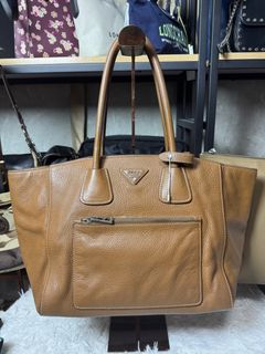 (Category: ) located in . Submitted by capsule_closet (Listing ID 1409061601, Image 1). Description: .
