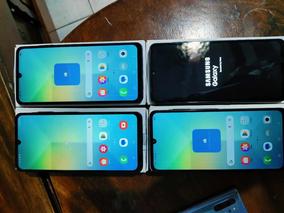 Samsung galaxy A06 (Category: Samsung) located in Manila. Submitted by yhinyhang (Listing ID 1409052185, Image 2). Description: 2990 Original open box bnew phone, minor issue!!! factory defect po ulitin ko 100 percent makinis Complete with box Manuals Samsung A06 ntc openline Issue manipis line di kita s dark bg 1Not affected perf, smooth and touchable lahat 5000 mah battery super kunat 6.7 inch screen malaki Helio G85 4gbram May 64 may 128gbrom 