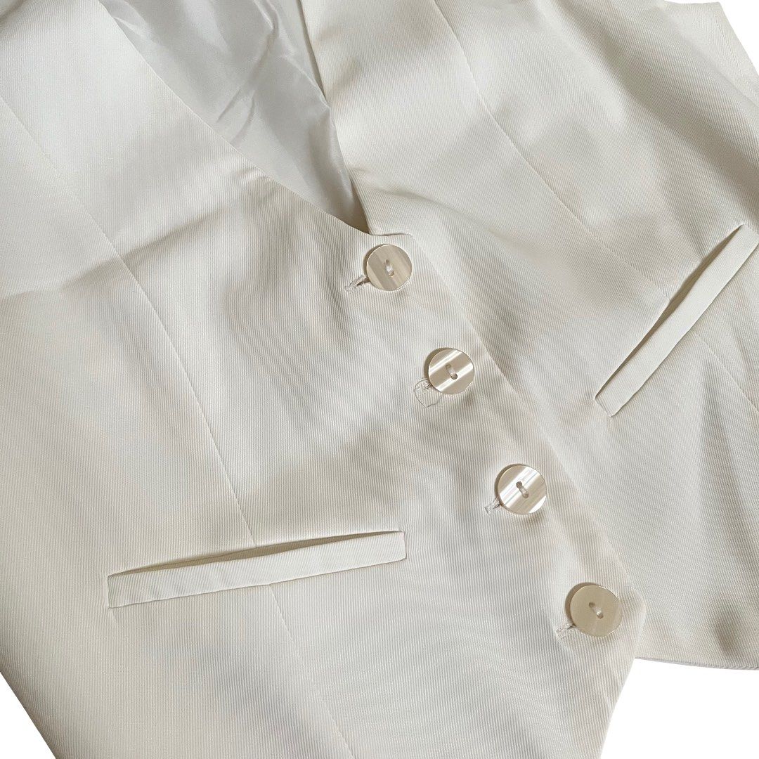 SHEIN White Vest Blazer / Botton Down Vest (Category: Sleeveless) located in Bacolor. Submitted by readytothrift.ph (Listing ID 1408905737, Image 2). Description: SHEIN Vest Blazer / Botton Down Vest; — good as new, well loved 🥰 — Rfs: not my style anymore :) — bought it for ₱699 — once or twice lang nasuot hehe — sooo much nicer in person huhu camera won’t do justice — has inner lining, so comfy!! 💯 — can worn as it is or as a topper — when wo