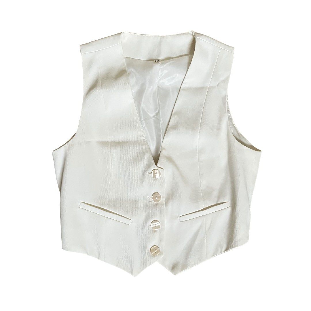 SHEIN White Vest Blazer / Botton Down Vest (Category: Sleeveless) located in Bacolor. Submitted by readytothrift.ph (Listing ID 1408905737, Image 3). Description: SHEIN Vest Blazer / Botton Down Vest; — good as new, well loved 🥰 — Rfs: not my style anymore :) — bought it for ₱699 — once or twice lang nasuot hehe — sooo much nicer in person huhu camera won’t do justice — has inner lining, so comfy!! 💯 — can worn as it is or as a topper — when wo