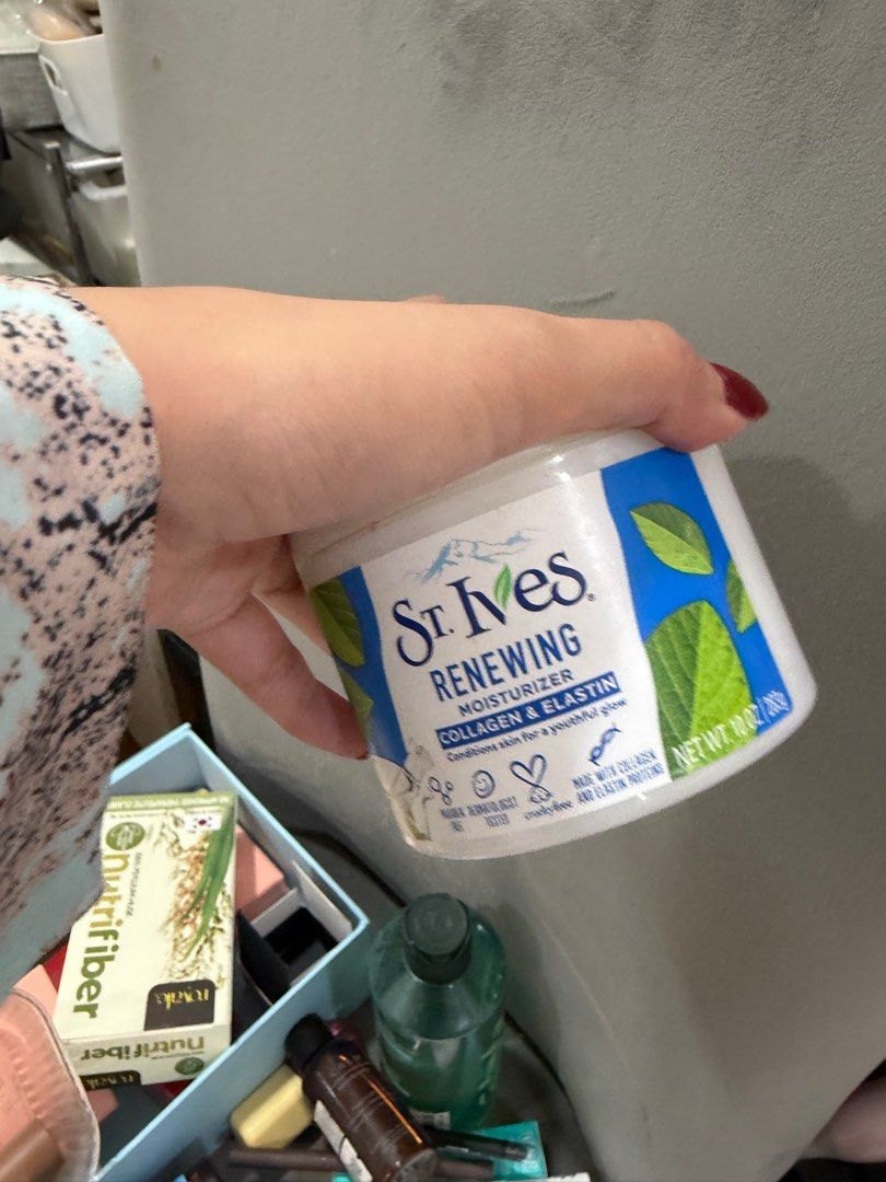 St ives moisturizers (Category: Face Care) located in Quezon City. Submitted by destashingmycloset (Listing ID 1409038399, Image 1). Description: .