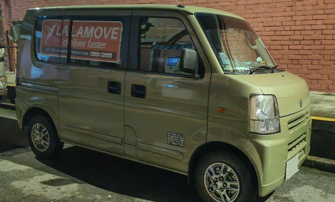 Suzuki Every suzuki Auto (Category: Used Commercial Vehicles for Sale) located in Singapore. Submitted by switerteo (Listing ID 1409018699, Image 3). Description: - Suzuki Every auto 660 - COE valid until July 31, 2027 interior new leather wrap - Contact 81383841 for inquiries..
