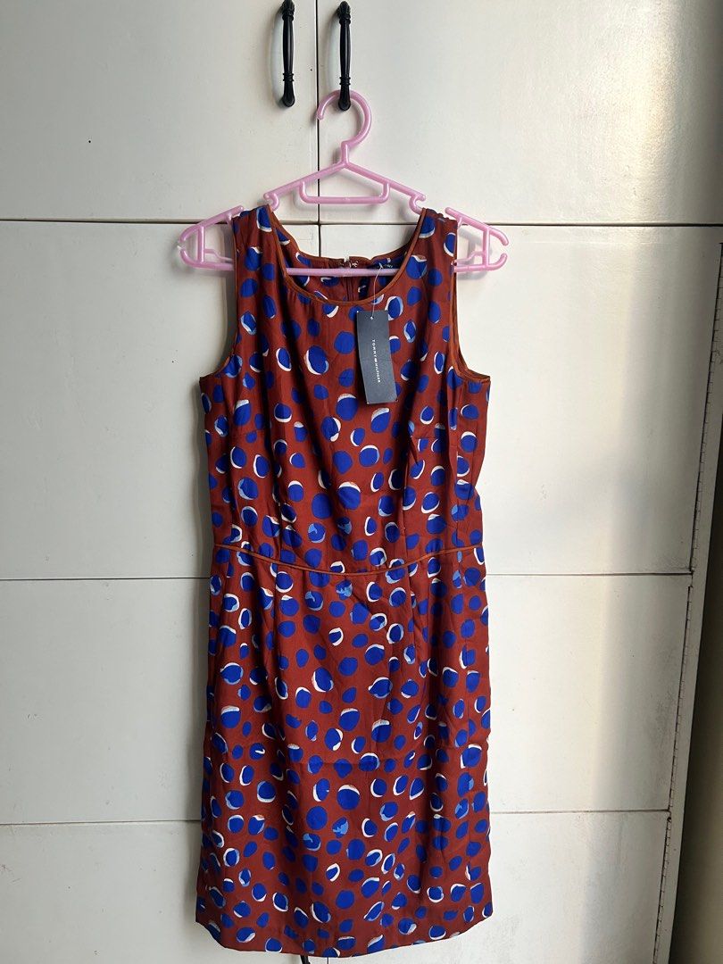 Tommy Hilfiger Sleeveless Dress (Category: Dresses) located in Iloilo. Submitted by beldeclutters (Listing ID 1408967314, Image 1). Description: - Tommy Hilfiger sleeveless dress - Brown base with blue and white polka dot pattern - Zipper closure at the back - Includes side pockets - Brand new with original tag - Suitable for casual and semi-formal events.