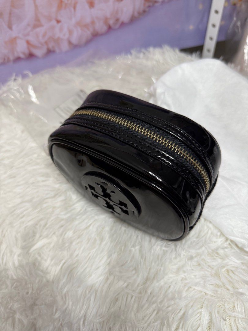 Tory pouch (Category: Luxury Bags & Wallets) located in Bauang. Submitted by chictine (Listing ID 1409021030, Image 2). Description: Tory burch pouch in plain black Brandnew Source from US 💯% original or moneyback ✅ cod/cop accepted ✅ open for layaway 📍Bauang, La Union For more bags and proof of transactions, please visit my Fb page: Must have shop by Christine.