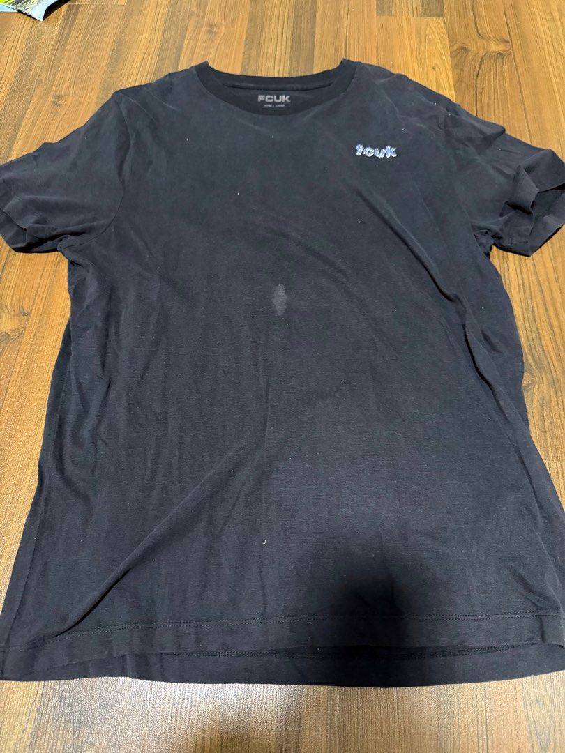 T-Shirts (Category: Tshirts & Polo Shirts) located in Singapore. Submitted by rgnew007 (Listing ID 1408994372, Image 5). Description: Columbia size M Guess size XL Fcuk size L Top man size M Price is negotiable. Buy all for $25.