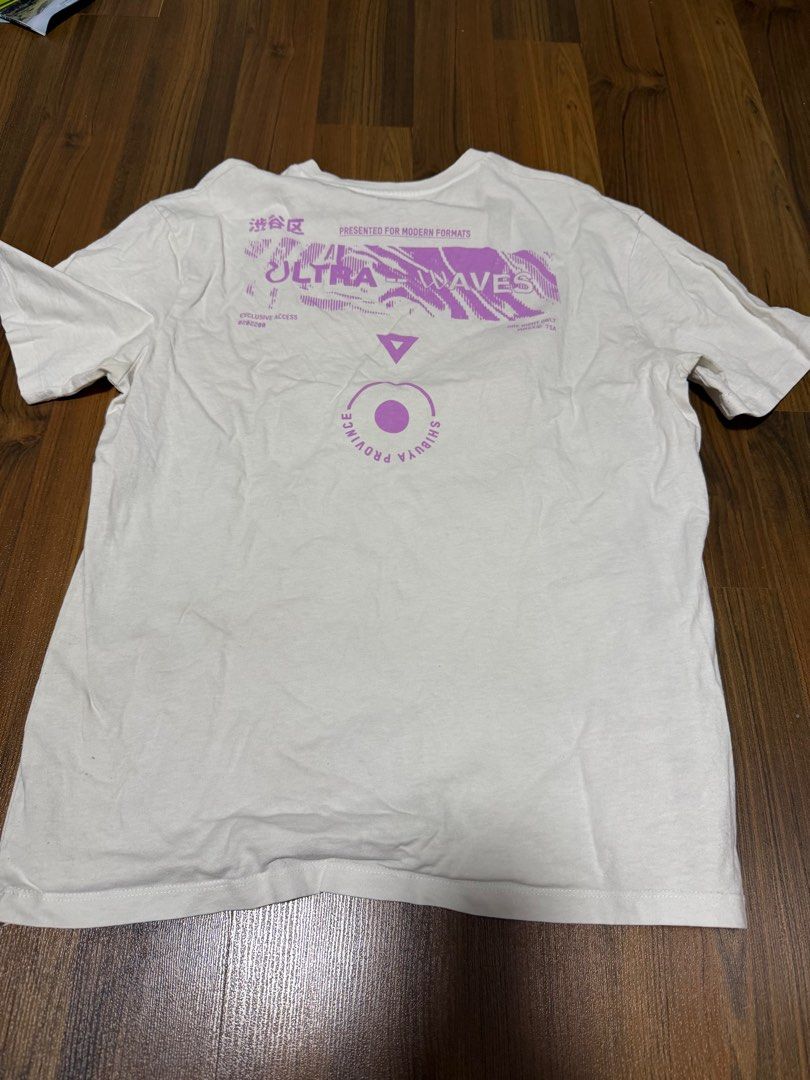 T-Shirts (Category: Tshirts & Polo Shirts) located in Singapore. Submitted by rgnew007 (Listing ID 1408994372, Image 8). Description: Columbia size M Guess size XL Fcuk size L Top man size M Price is negotiable. Buy all for $25.