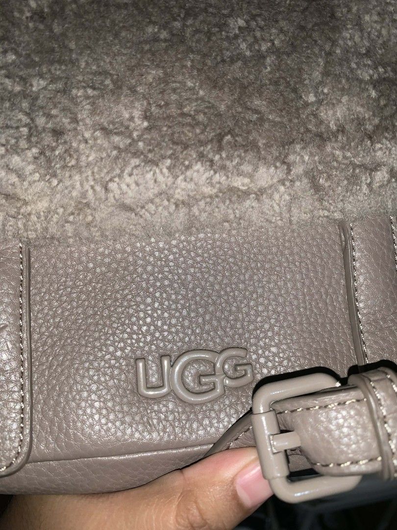 *free sf) UGG Crossbody Bag (Category: Cross-body Bags) located in Tarlac. Submitted by jelly_thrift (Listing ID 1408610365, Image 2). Description: ❗READ ❗ LOC TARLAC, MEET UP AND SHIP NATIONWIDE VIA JNT/FLASH BHI THRIFT SOURCE DI KO SURE KUNG LEGIT PERO ANG KAPAL NG ETIKETA, PARANG LEGIT! PRICE NEGOTIABLE! IKAW BAHALA MAG PRESYO BHI, KUNG KAYA KO YOURS AGAD. - UGG crossbody bag - Fuzzy flap closure - Long strap for shoulder or crossbody wear - N
