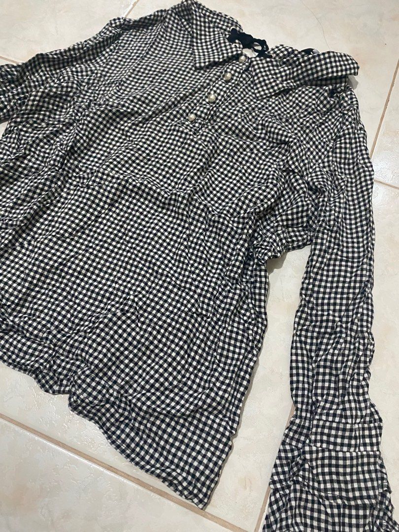UKAY BALE (SALE!!) (Category: Blouses) located in San Jose del Monte. Submitted by carryandco_official (Listing ID 1408924349, Image 1). Description: UKAY BALE SALE!!! • Mix of tops and bottoms • Wearable and magaganda pa •Walang may punit or mantsa •Lalamove only • Lowest Price na po •RFS: super busy na sa school and work since working student po di na kaya mag live pa sa or@ngE App •Sf handle by buyer .