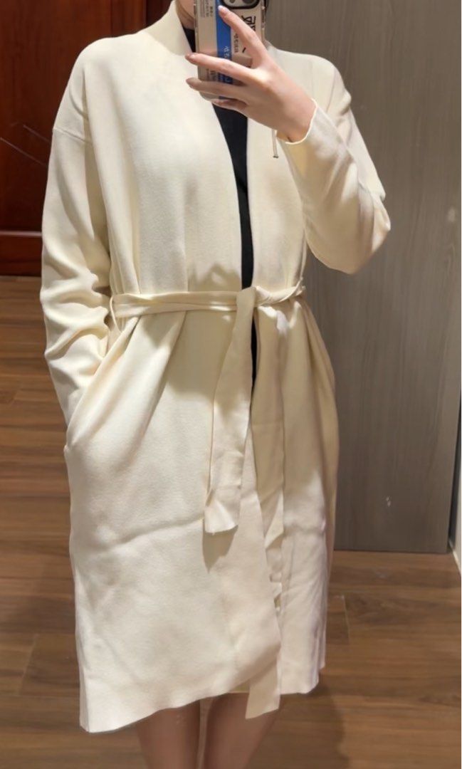 Uniqlo Cardigan (Category: Coats, Jackets and Outerwear) located in General Santos City (Dadiangas). Submitted by prelovedbyshash (Listing ID 1408891703, Image 3). Description: .