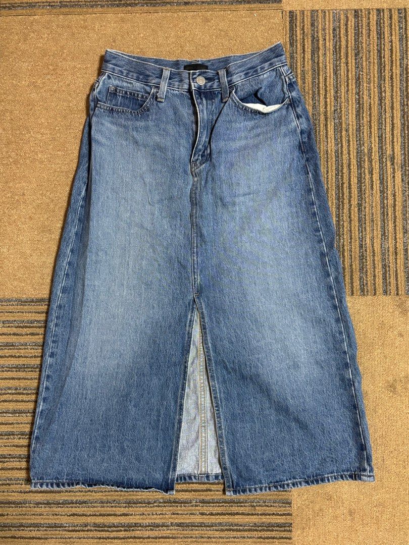 Uniqlo Long Denim Skirt (Category: Skirts) located in Pasig City. Submitted by tteokiro (Listing ID 1409052100, Image 1). Description: Fits XS-S Size 58cm (fits 26” waistline) Excellent Condition No Issues.