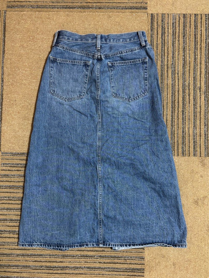 Uniqlo Long Denim Skirt (Category: Skirts) located in Pasig City. Submitted by tteokiro (Listing ID 1409052100, Image 2). Description: Fits XS-S Size 58cm (fits 26” waistline) Excellent Condition No Issues.