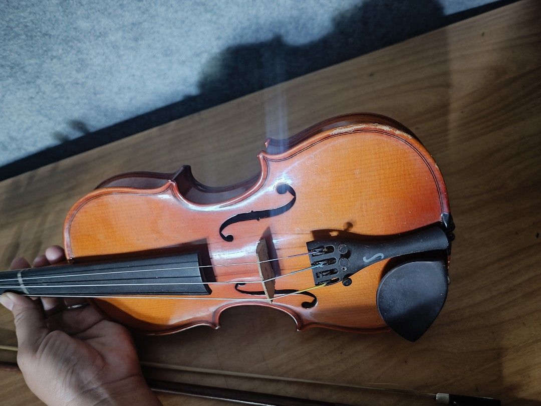 Violin set with Case (Category: Musical Instruments) located in Baler. Submitted by waikikisurfer (Listing ID 1409000716, Image 3). Description: Needs string replacement Japan Sourced Offer your price for sure buyer 💰.