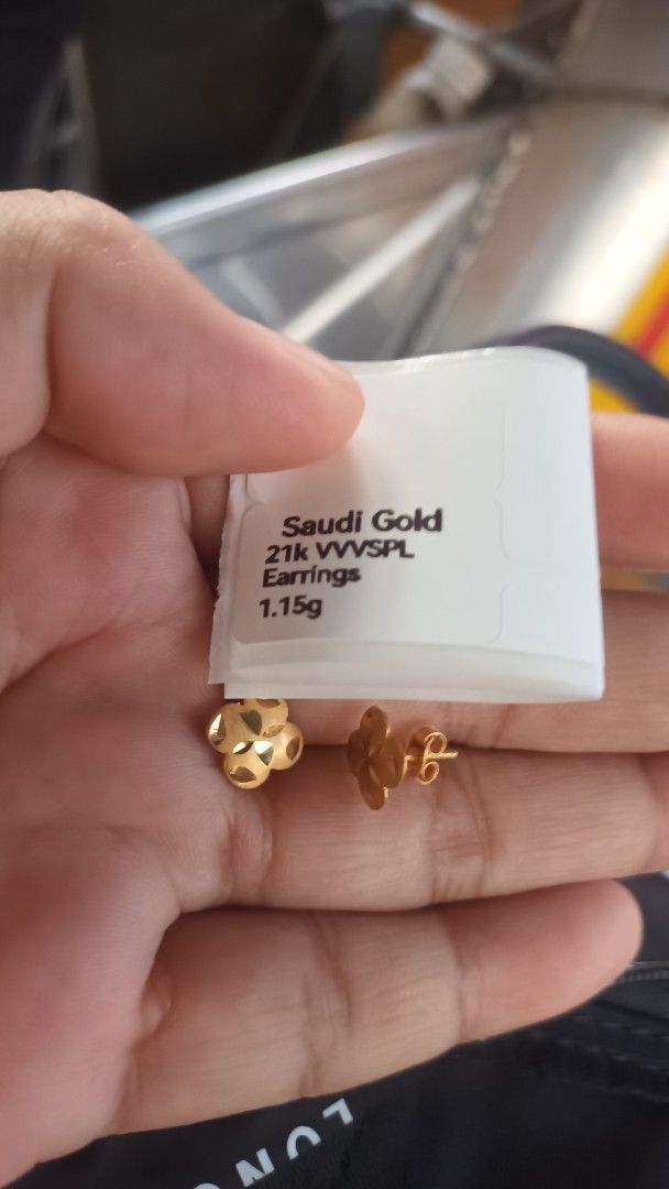 21k Saudi Gold Earrings (Category: Earrings) located in Labo. Submitted by uzzing_14 (Listing ID 1409211996, Image 2). Description: 21k Saudi Gold Earrings 8250 per gram Ready to ship anytime.