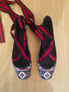 (Category: ) located in . Submitted by smallfeet (Listing ID 1409096567, Image 1). Description: .