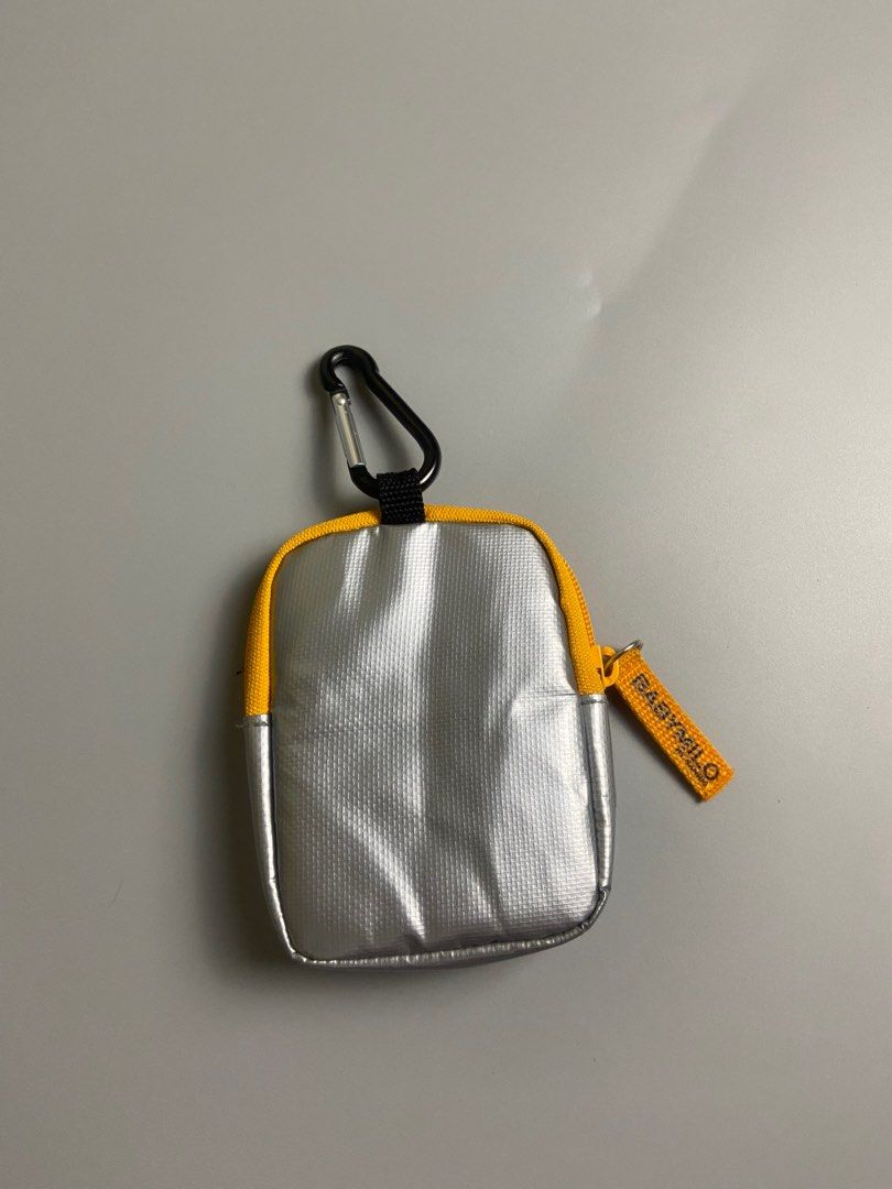 baby milo (Category: Purses & Pouches) located in San Fernando. Submitted by dippedrops (Listing ID 1409161532, Image 2). Description: baby milo keychain pouch excellent condition no issue.