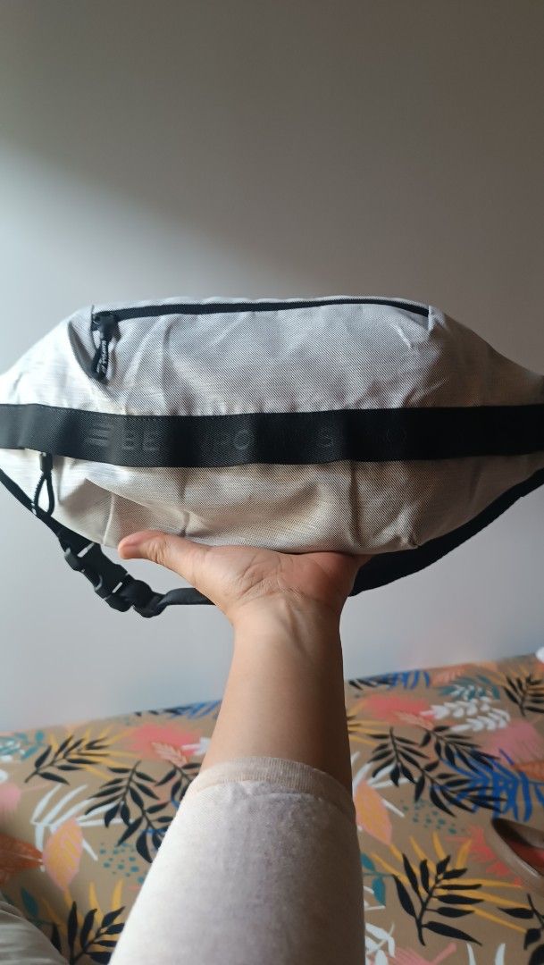 Beanpole Sport Waist Bag (Category: Belt bags, Clutches and Pouches) located in La Trinidad. Submitted by leezhine (Listing ID 1409111835, Image 3). Description: - Beanpole Sport waist bag - Light grey fabric with black strap - Black strap with Beanpole brand name - Main zippered compartment - Side pocket - Sleek design - Beanpole logo on zippers - Perfect for carrying essentials. -Like new condition.