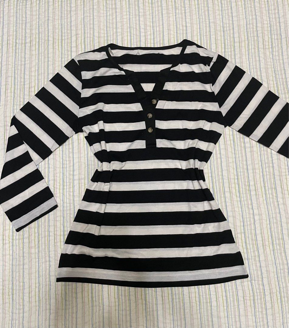 Black and White Striped Long Sleeve (Category: Longsleeves) located in Muntinlupa City. Submitted by ml.bellashoppe (Listing ID 1409206918, Image 1). Description: Cut tag.