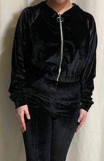 (Category: ) located in . Submitted by ml.bellashoppe (Listing ID 1409165886, Image 1). Description: .