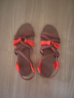 (Category: ) located in . Submitted by smallfeet (Listing ID 1409094146, Image 1). Description: .