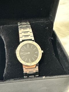 (Category: ) located in . Submitted by rosiesfashionfinds (Listing ID 1409122653, Image 1). Description: .