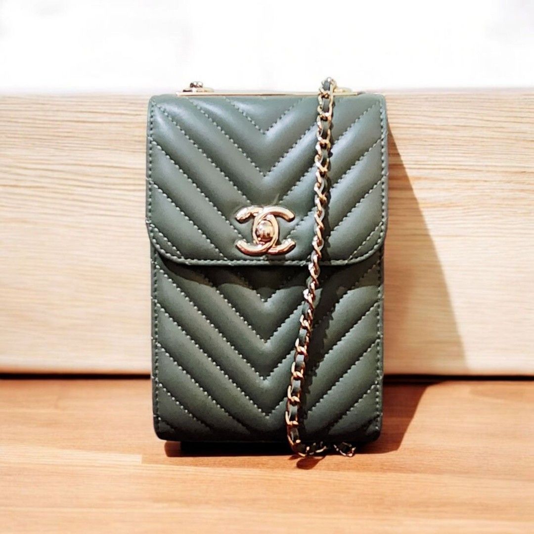 Chanel Chevron Phone Bag (Category: Luxury Bags & Wallets) located in Mabini. Submitted by wearandcarry (Listing ID 1409214505, Image 1). Description: -preloved from japan -authentic declared not guaranteed -with dust bag - with sticker.