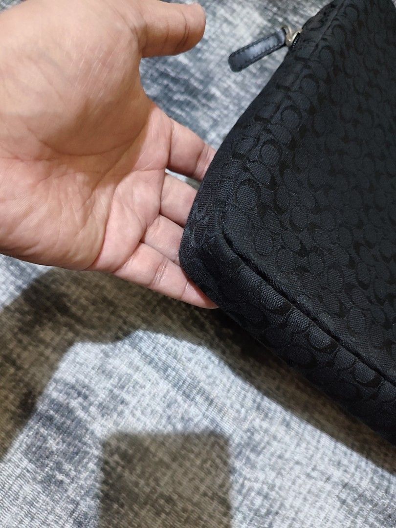 Coach Laptop Case (Category: Laptop Bags & Sleeves) located in Cebu City. Submitted by haryvyylyynn (Listing ID 1409244323, Image 3). Description: Coach Laptop Case 2500.