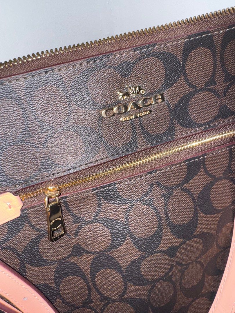 coach sig rowan file bag in shell pink (Category: Luxury Bags & Wallets) located in Bulacan. Submitted by jyrshsh (Listing ID 1409147592, Image 3). Description: .ᐟ barely used .ᐟ from Coach US .ᐟ dm for more info .ᐟ can nego mop: gcash mod: lbc.