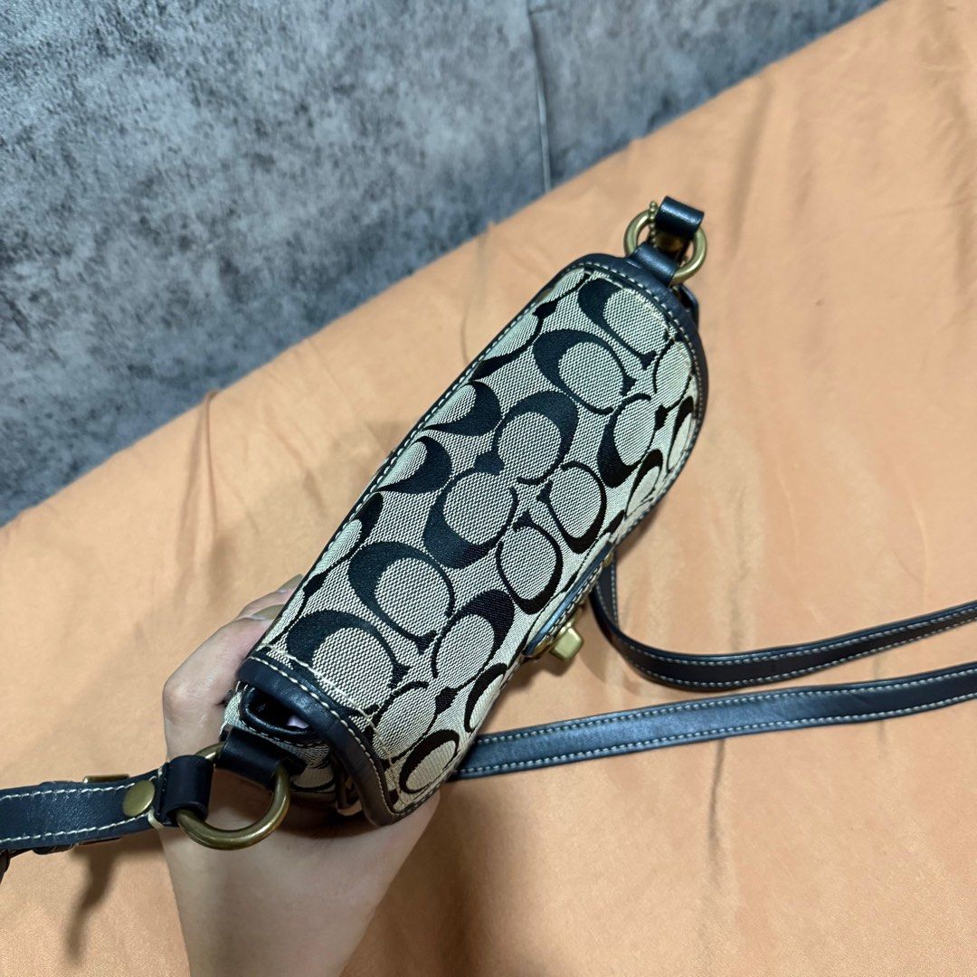 Coach Vintage Signature Turn Lock (Category: Luxury Bags & Wallets) located in Bulacan. Submitted by kcbd08 (Listing ID 1409186847, Image 3). Description: Needs cleaning lang ng canvas Leather and hardware super ganda pa.